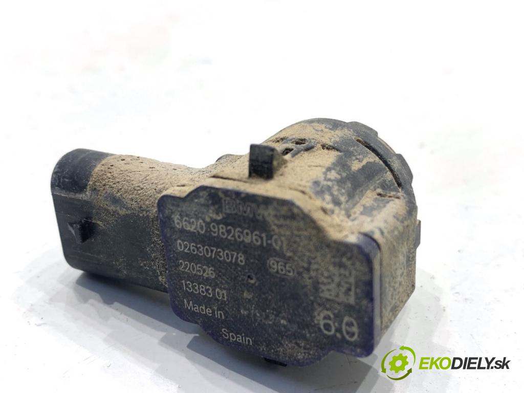 BMW G30 sedan 2022 140 kW 520 d xDrive 1995 Snímač PDC 9826961