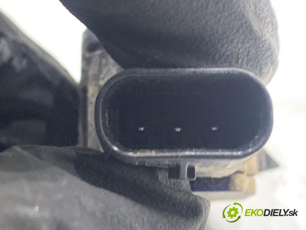 BMW G30 sedan 2022 140 kW 520 d xDrive 1995 Snímač PDC 9826961