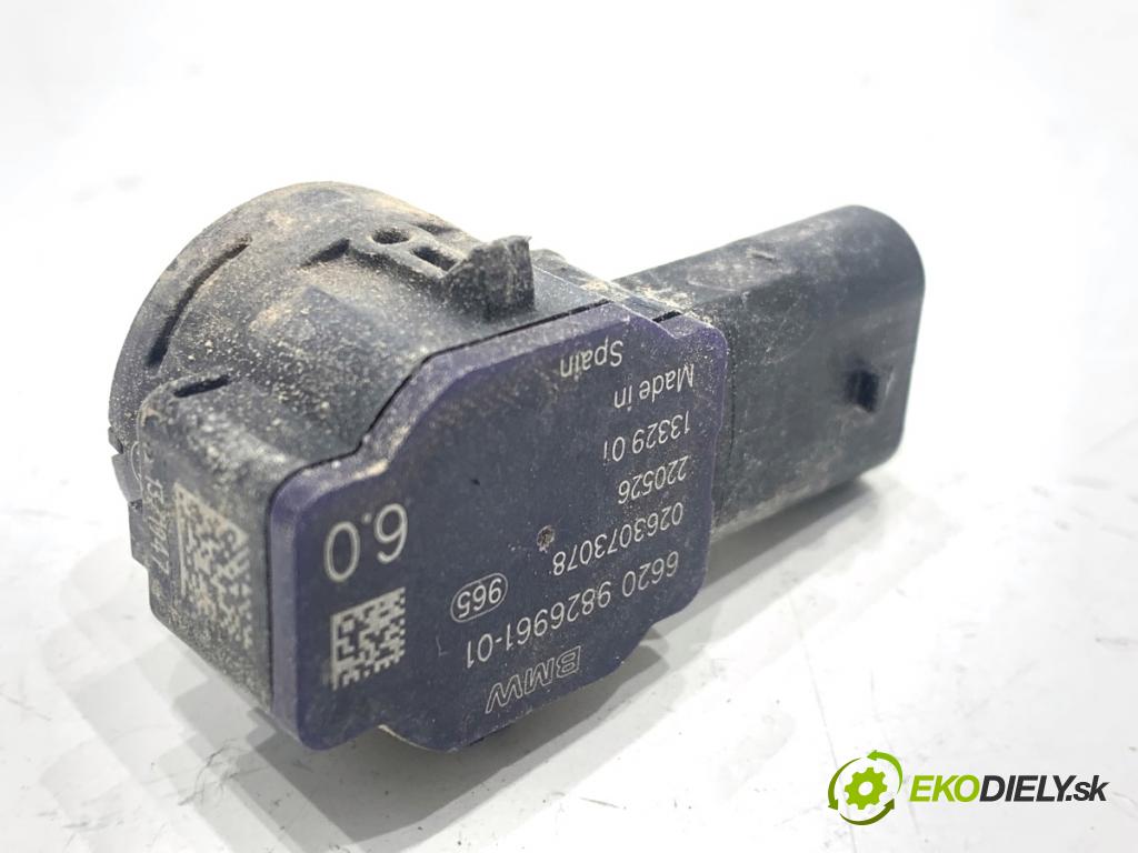 BMW G30 sedan 2022 140 kW 520 d xDrive 1995 Snímač PDC 9826961