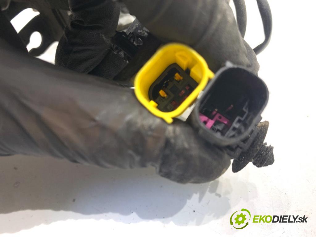 BMW G30 sedan 2022 140 kW 520 d xDrive 1995 zámok kapoty levý 7347410