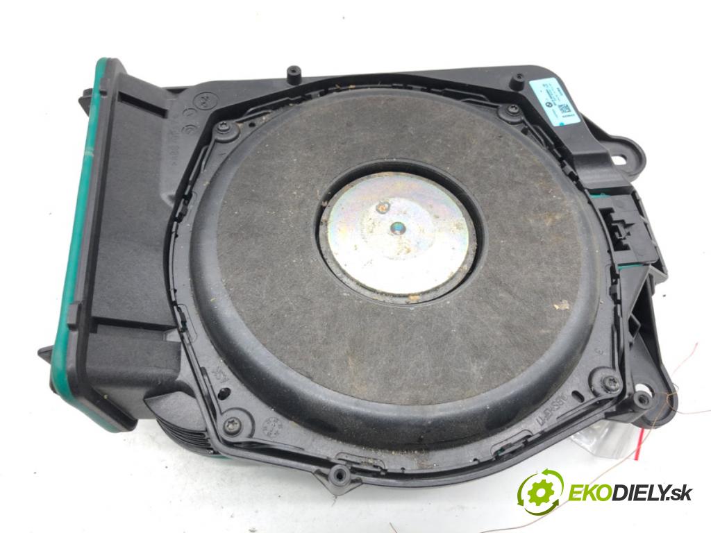BMW G30 sedan 2022 140 kW 520 d xDrive 1995 subwoofer 6800954 (Audio zařízení)