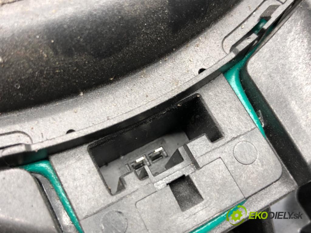 BMW G30 sedan 2022 140 kW 520 d xDrive 1995 subwoofer 6800954 (Audio zařízení)