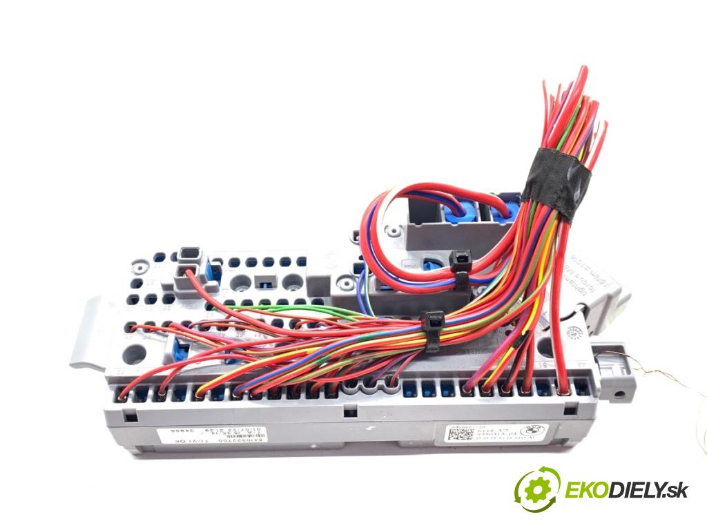 BMW G30 sedan 2022 140 kW 520 d xDrive 1995 Skrinka poistková 9350313 (Poistková skrinka)