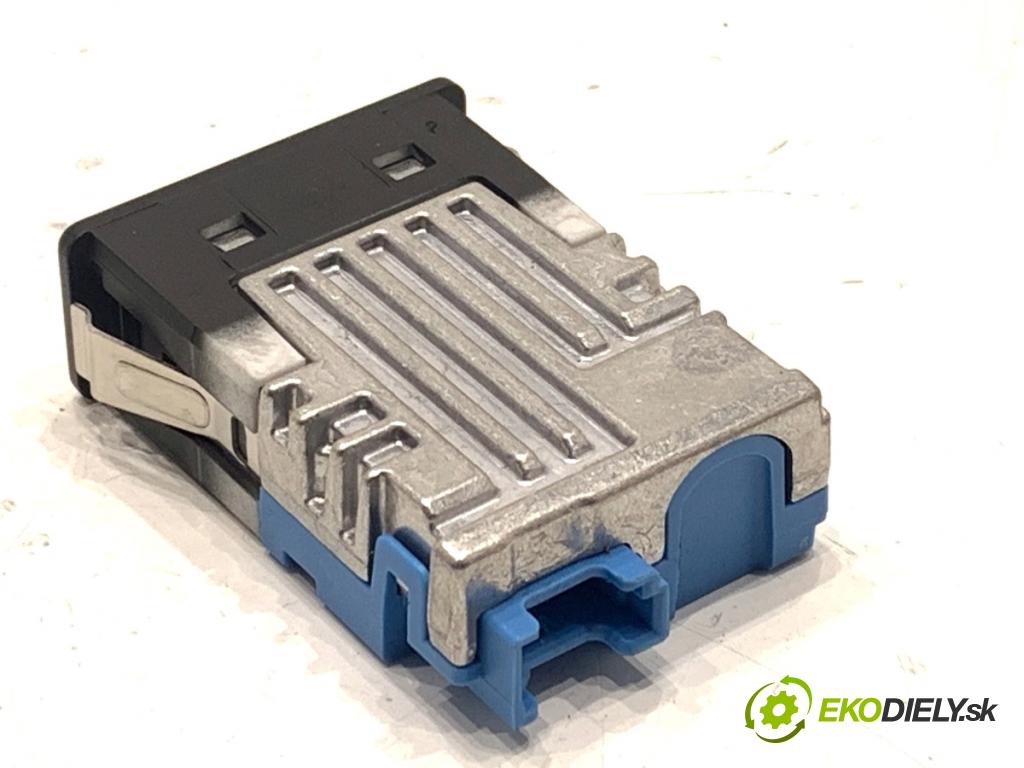 BMW G30 sedan 2022 140 kW 520 d xDrive 1995 HNÍZDO: USB 8711940