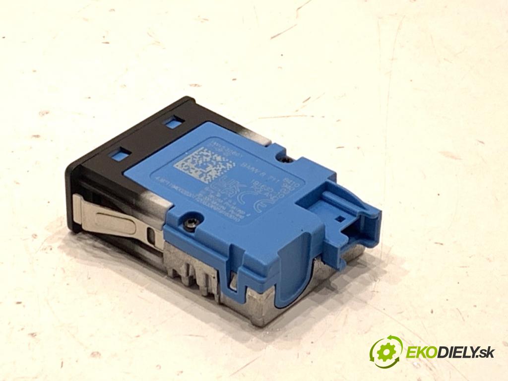 BMW G30 sedan 2022 140 kW 520 d xDrive 1995 HNÍZDO: USB 8711940