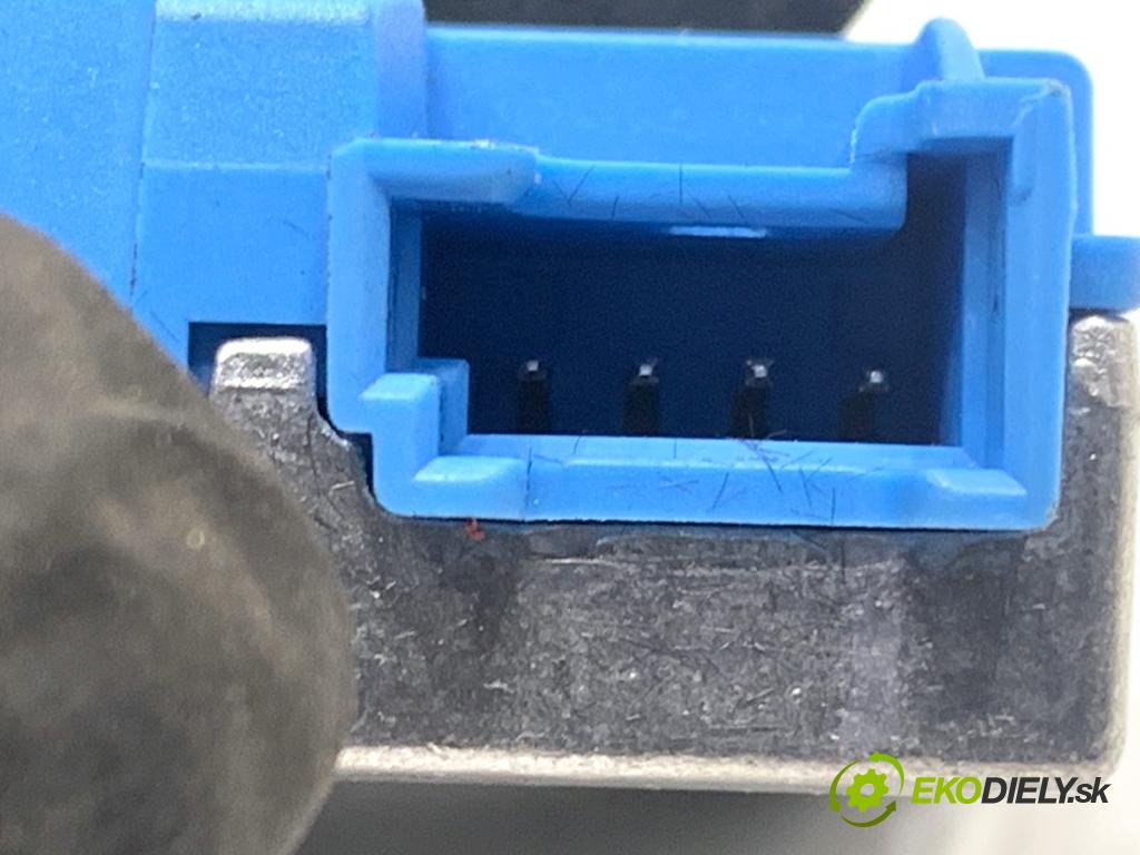 BMW G30 sedan 2022 140 kW 520 d xDrive 1995 HNÍZDO: USB 8711940