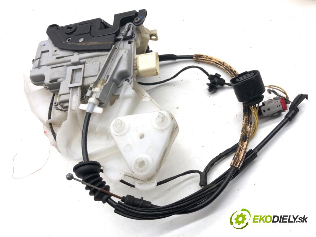 VW PASSAT B7 sedan 2011 103 kW 2.0 TDI 1968 zámok Dvere pravy zad 3C4839016A