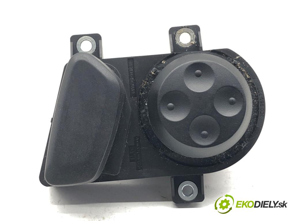 VW PASSAT B7 sedan 2011 103 kW 2.0 TDI 1968 Prepínač sedačky 