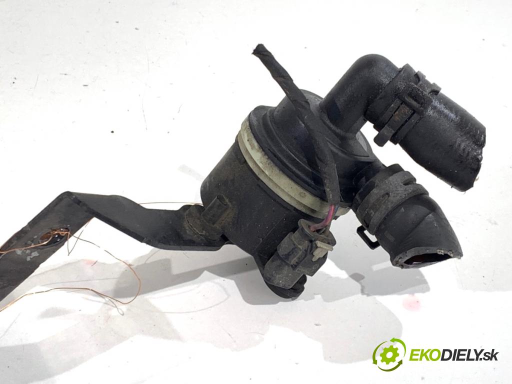 VW PASSAT B7 sedan 2011 103 kW 2.0 TDI 1968 DALŠÍ: pumpa vody 5N0965561A (Vodní pumpa)