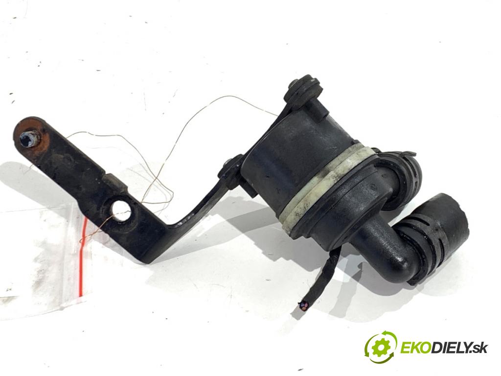 VW PASSAT B7 sedan 2011 103 kW 2.0 TDI 1968 DALŠÍ: Pumpa vody 5N0965561A (Vodná pumpa)