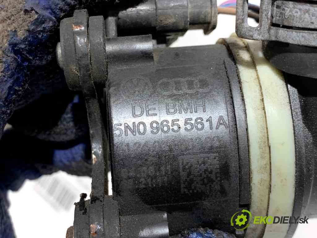 VW PASSAT B7 sedan 2011 103 kW 2.0 TDI 1968 DALŠÍ: Pumpa vody 5N0965561A (Vodná pumpa)