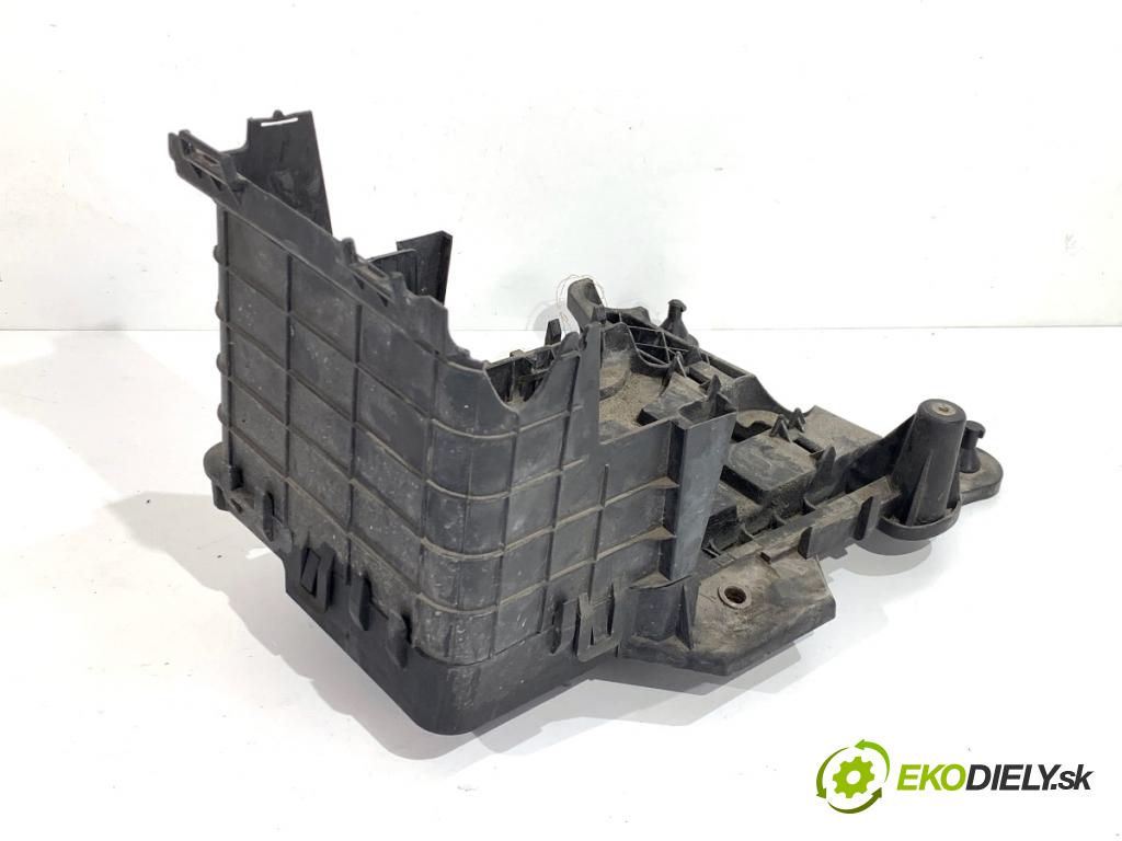 VW PASSAT B7 sedan 2011 103 kW 2.0 TDI 1968 Obal akumulátora 1K0915333