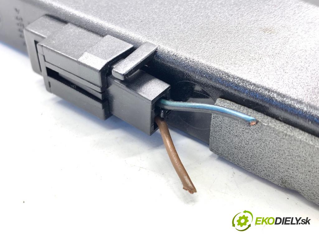 VW PASSAT B7 sedan 2011 103 kW 2.0 TDI 1968 Svetlo brzdových svetiel