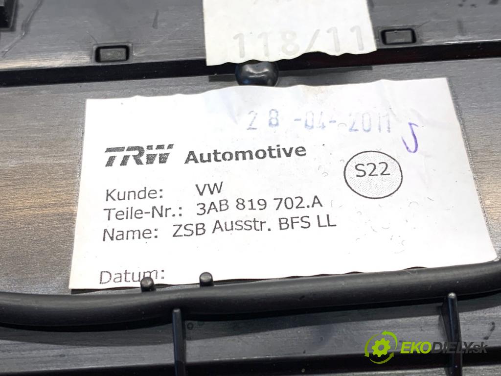 VW PASSAT B7 sedan 2011 103 kW 2.0 TDI 1968 Mriežky kúrenia pravy predný 3AB819702A