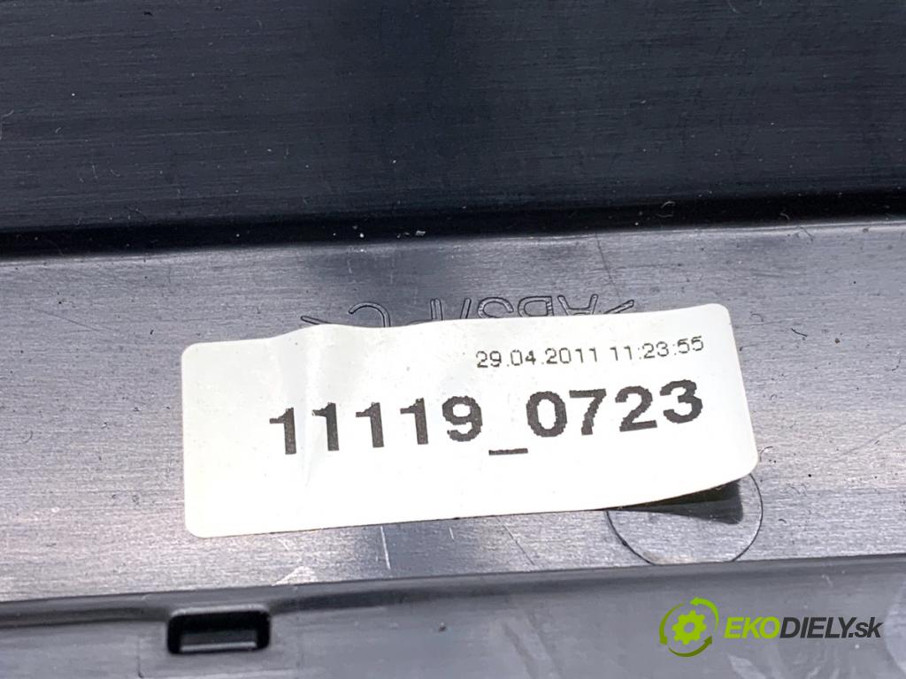 VW PASSAT B7 sedan 2011 103 kW 2.0 TDI 1968 mří topení pravý přední část 3AB819702A