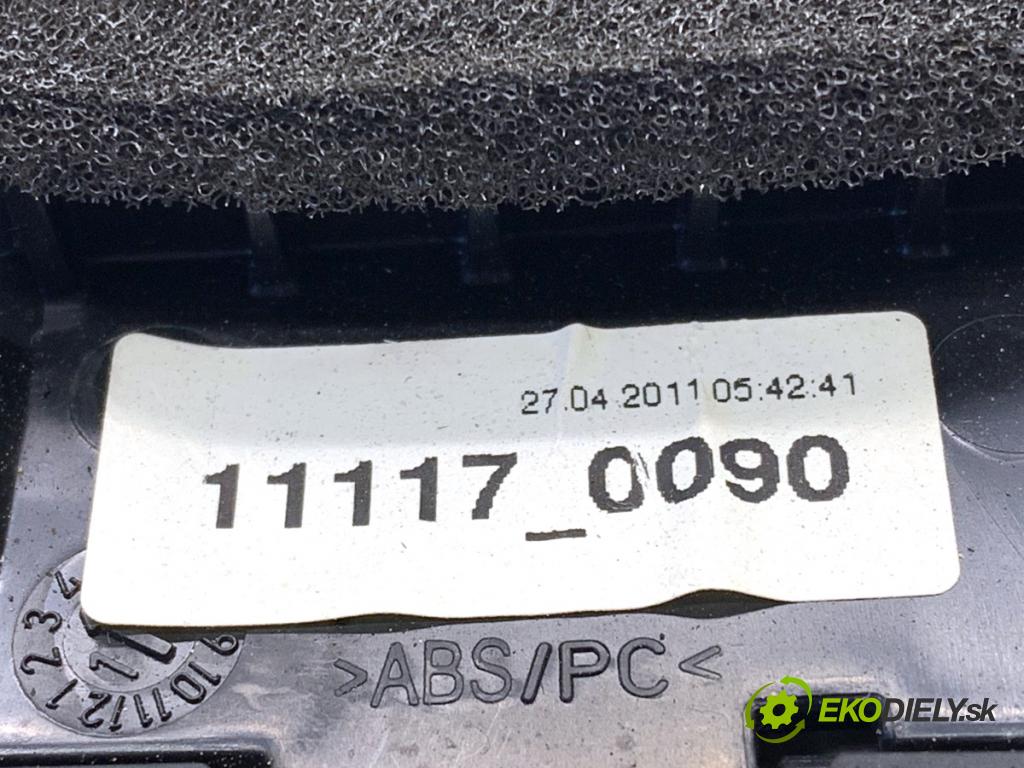 VW PASSAT B7 sedan 2011 103 kW 2.0 TDI 1968 Mriežky kúrenia ľavy predný 3AB819701A