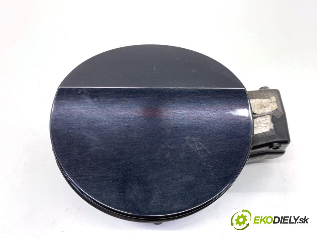 VW PASSAT B7 sedan 2011 103 kW 2.0 TDI 1968 dvířka nádrže paliva  (Klika dveří ostatní)