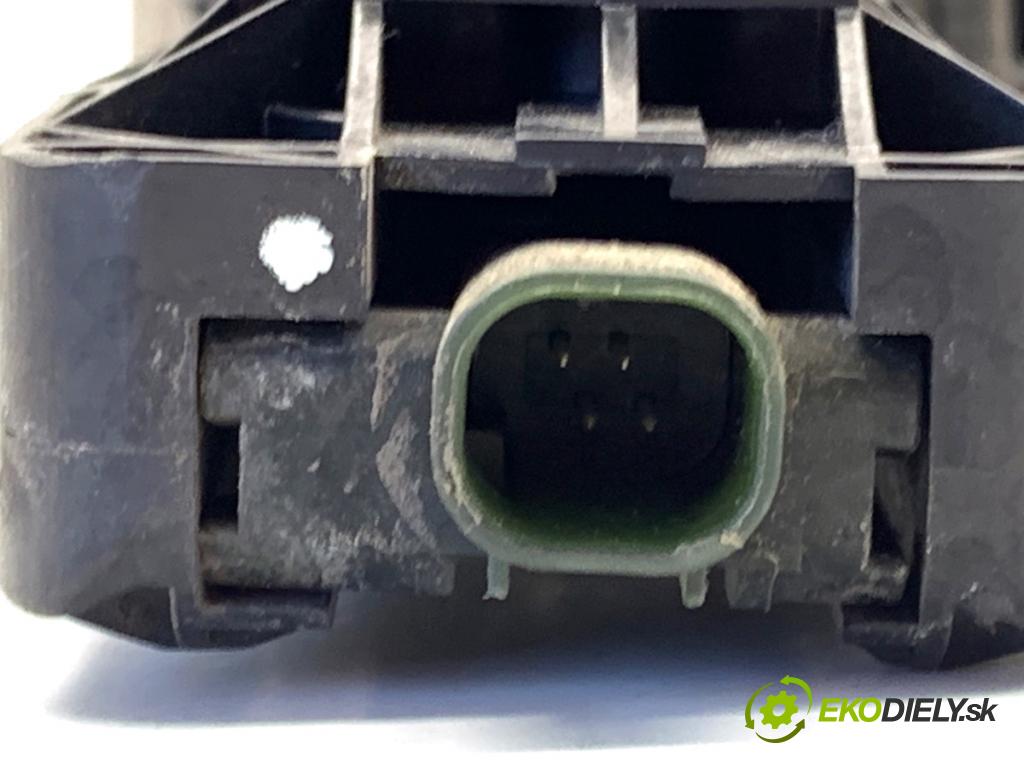 VW PASSAT B7 sedan 2011 103 kW 2.0 TDI 1968 klika vnejší pravý zadní část