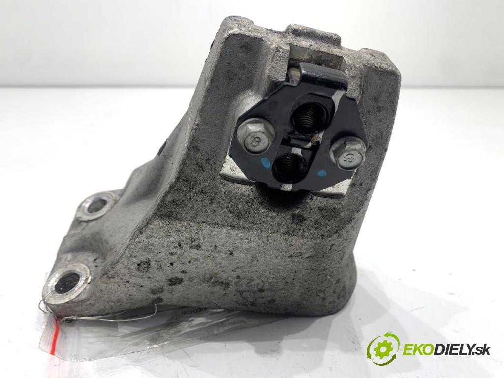 KIA CARENS IV nadwozie wielkoprzestrzenne (MPV) 2013 100 kW 1.7 CRDi 1685 držák převodovky