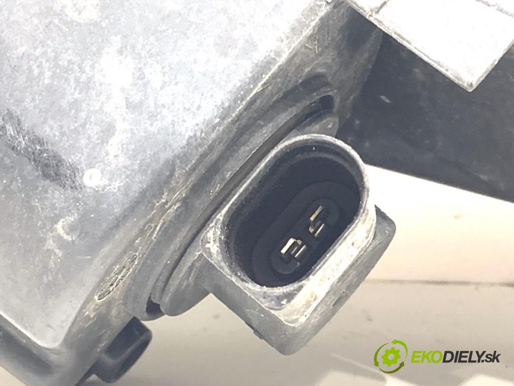 VW PASSAT B7 sedan 2011 103 kW 2.0 TDI 1968 Hmlové svetlo, hmlovka ľavy predný