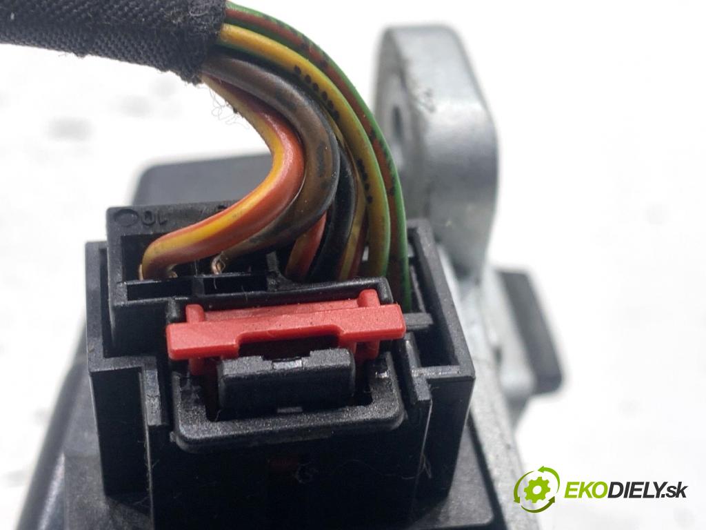 VW PASSAT B7 sedan 2011 103 kW 2.0 TDI 1968 blokáda volantu 3C0905861J (Řízení ostatní)