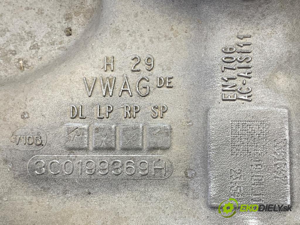 VW PASSAT B7 sedan 2011 103 kW 2.0 TDI 1968 Výstuha pod Motor 3C0199369H (Výstuha predná)