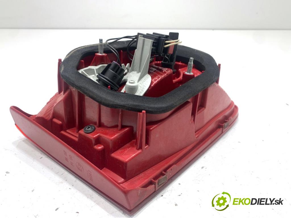 VW PASSAT B7 sedan 2011 103 kW 2.0 TDI 1968 světlo zadní část pravá vnitřní 3AE945094K (Klika dveří ostatní)