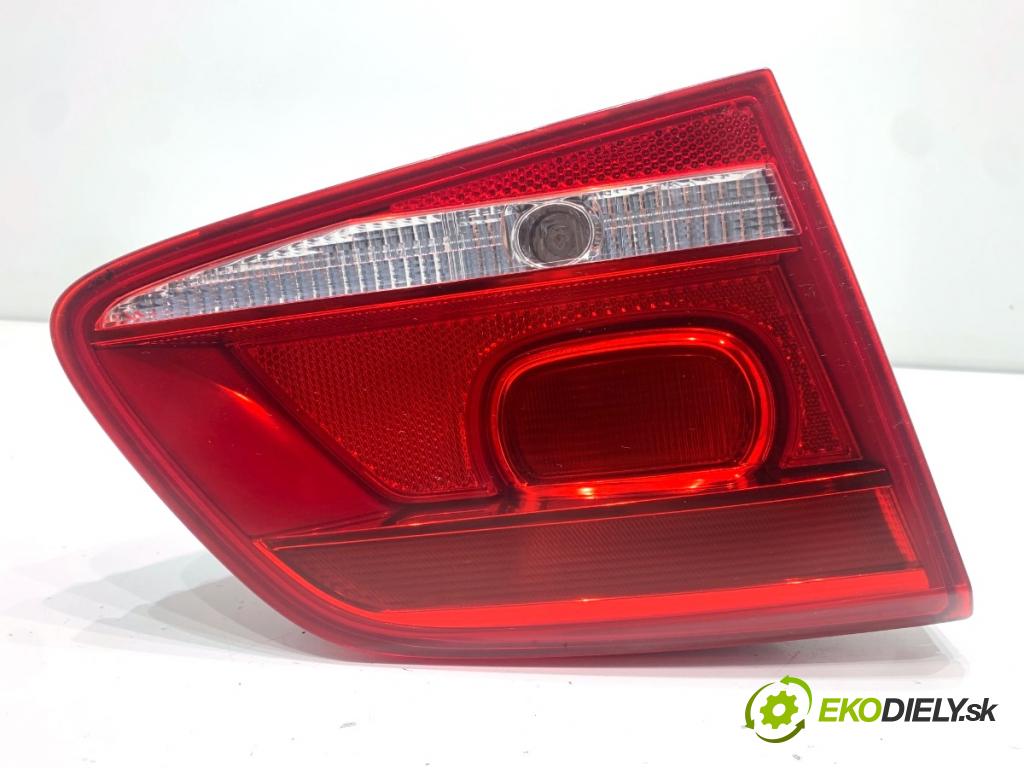 VW PASSAT B7 sedan 2011 103 kW 2.0 TDI 1968 světlo zadní část levá strana vnitřní 3AE945093K (Klika dveří ostatní)