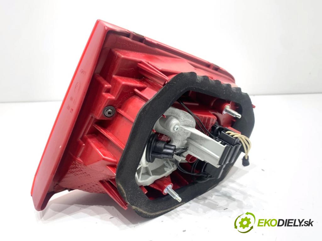 VW PASSAT B7 sedan 2011 103 kW 2.0 TDI 1968 světlo zadní část levá strana vnitřní 3AE945093K (Klika dveří ostatní)