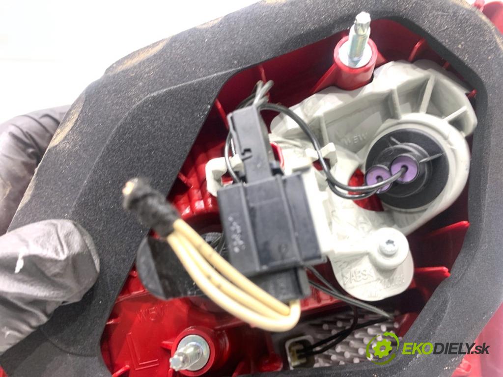 VW PASSAT B7 sedan 2011 103 kW 2.0 TDI 1968 světlo zadní část levá strana vnitřní 3AE945093K (Klika dveří ostatní)