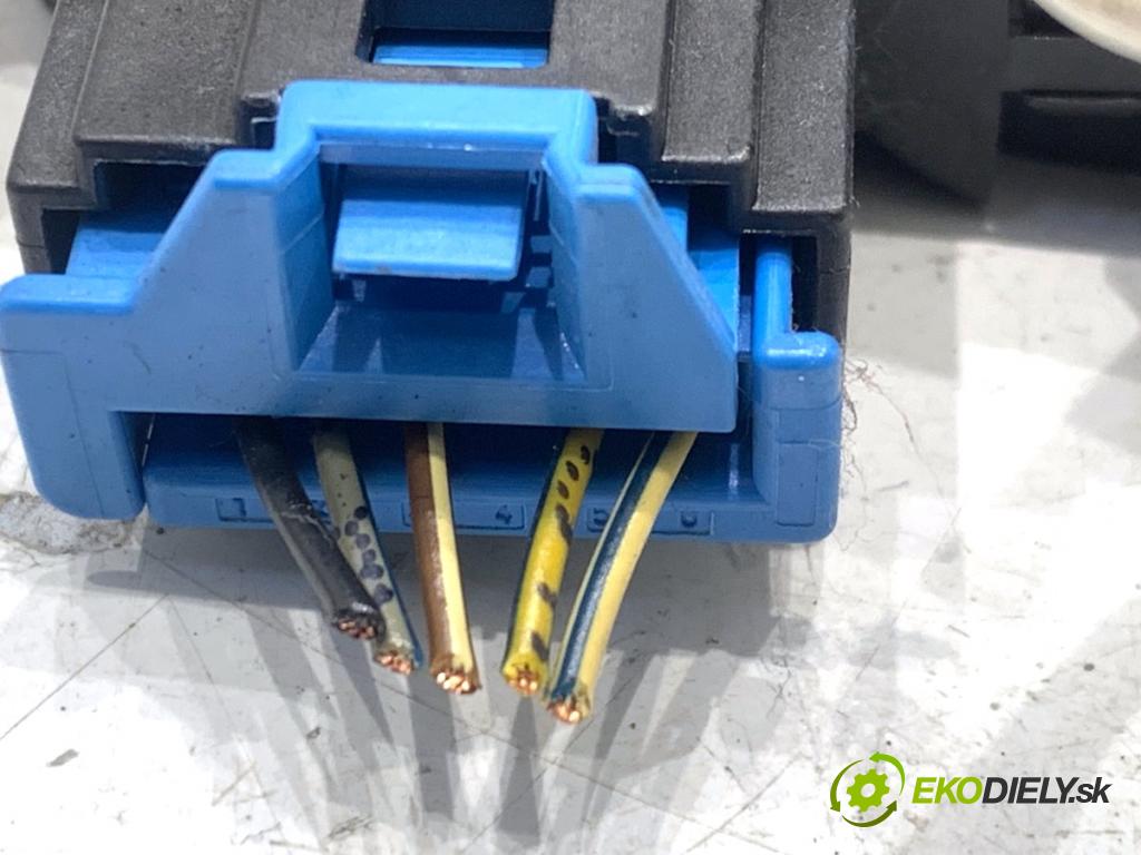 VW PASSAT B7 sedan 2011 103 kW 2.0 TDI 1968 motor topení 3C0907511R