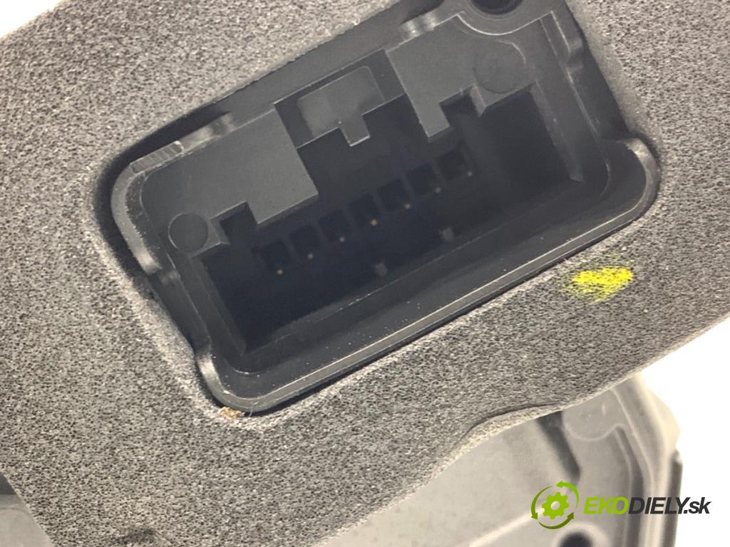 SKODA OCTAVIA IV Kombi 2023 110 kW 2.0 TDI 1968 zámok dveře pravý přední část 5TA837016E