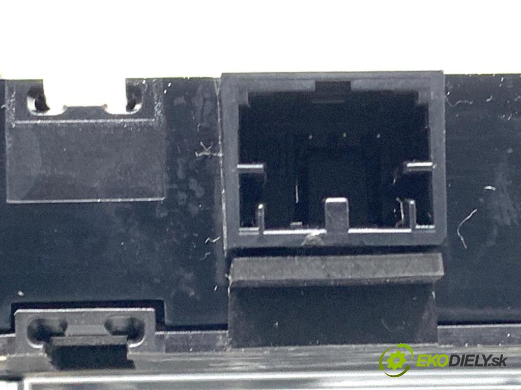 SKODA OCTAVIA IV Kombi 2023 110 kW 2.0 TDI 1968 Panel spínač světel nouzových 5E3925200F