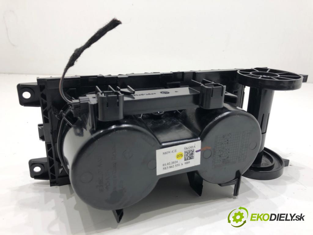 SKODA OCTAVIA IV Kombi 2023 110 kW 2.0 TDI 1968 držák na nápoje 5E3862531A (Držák nápojů)