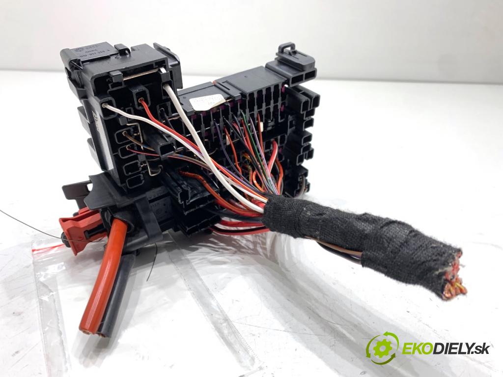 SKODA OCTAVIA IV Kombi 2023 110 kW 2.0 TDI 1968 Skrinka poistková 5WA937615 (Poistková skrinka)