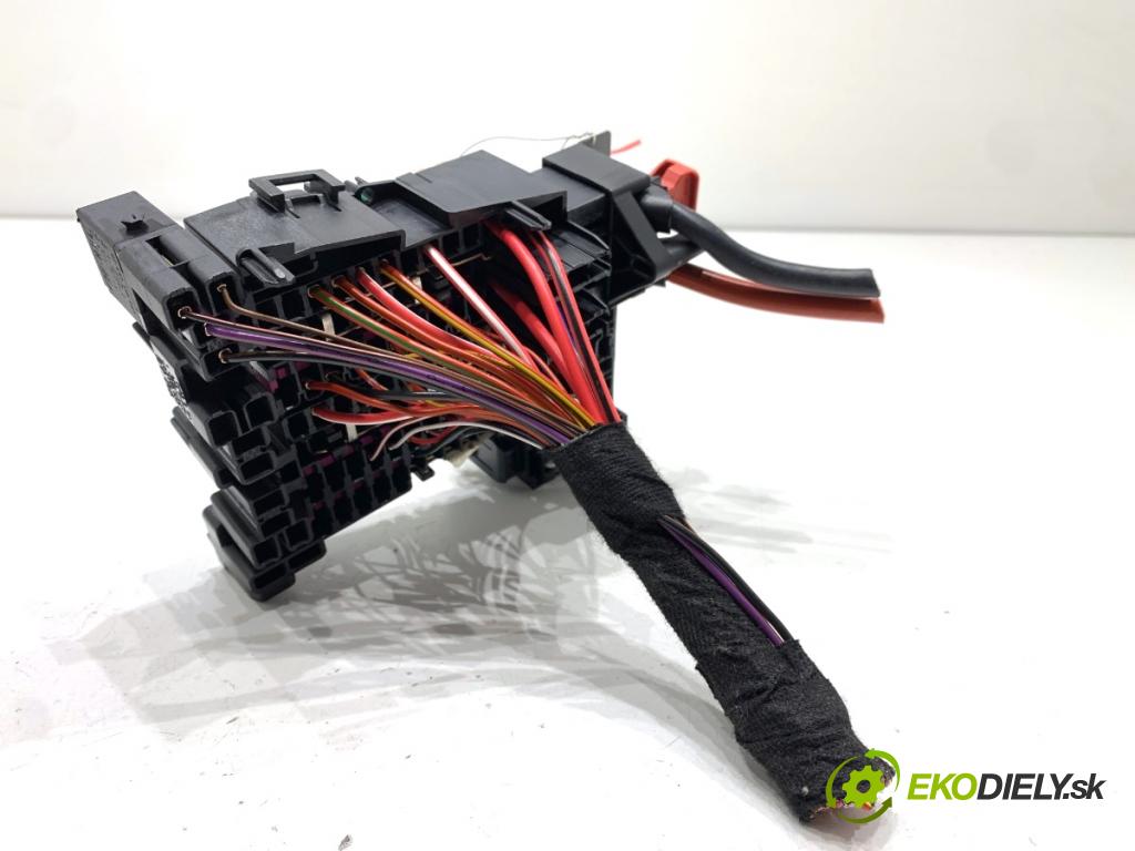 SKODA OCTAVIA IV Kombi 2023 110 kW 2.0 TDI 1968 Skrinka poistková 5WA937615 (Poistková skrinka)