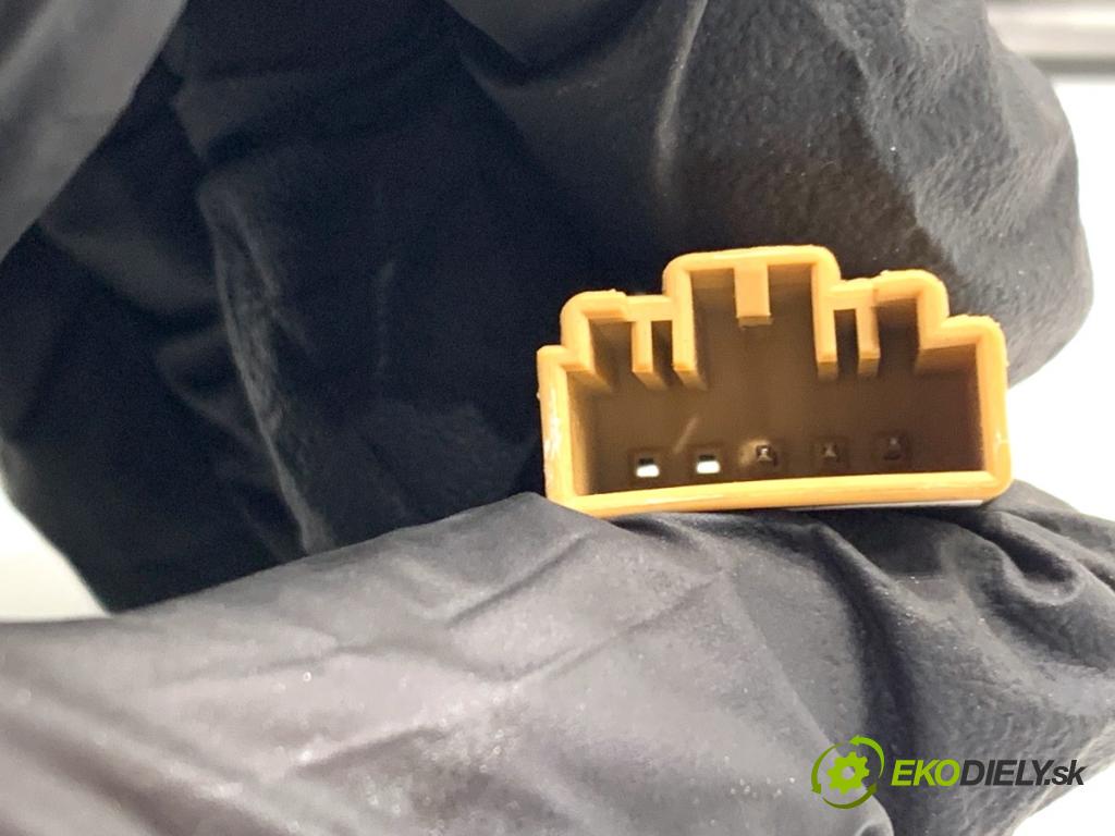 SKODA OCTAVIA IV Kombi 2023 110 kW 2.0 TDI 1968 SPÍNAČE: volantu 5E3419093B 5E3951523