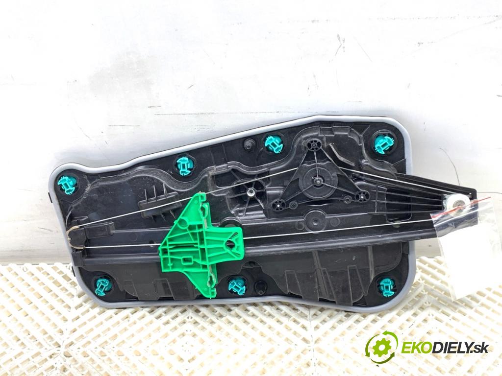 SKODA OCTAVIA IV Kombi 2023 110 kW 2.0 TDI 1968 mechanismus okna levý zadní část 5E3839655A