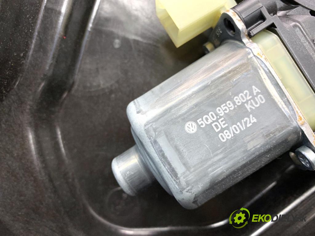 SKODA OCTAVIA IV Kombi 2023 110 kW 2.0 TDI 1968 mechanismus okna pravý přední část 5E3837656A