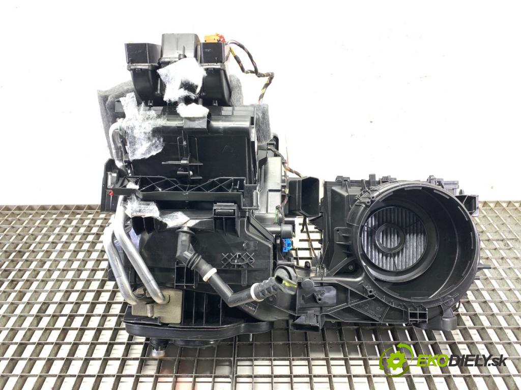 SKODA OCTAVIA IV Kombi 2023 110 kW 2.0 TDI 1968 Výhrevné teleso, radiátor kúrenia komplet KOMBAJN 5WB816005N (Radiátor kúrenia)