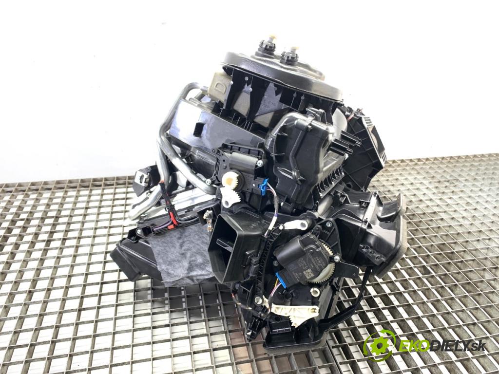 SKODA OCTAVIA IV Kombi 2023 110 kW 2.0 TDI 1968 Výhrevné teleso, radiátor kúrenia komplet KOMBAJN 5WB816005N (Radiátor kúrenia)