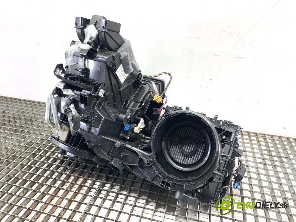 SKODA OCTAVIA IV Kombi 2023 110 kW 2.0 TDI 1968 Výhrevné teleso, radiátor kúrenia komplet KOMBAJN 5WB816005N (Radiátor kúrenia)