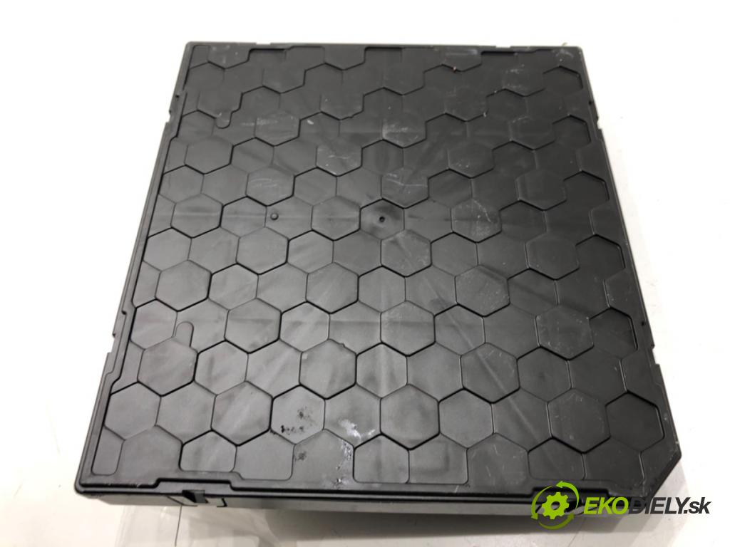 SKODA OCTAVIA IV Kombi 2023 110 kW 2.0 TDI 1968 Modul komfortu 5WA937086BR (Modul komfortu)