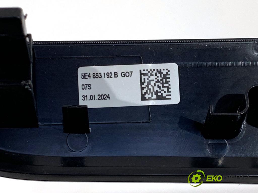 SKODA OCTAVIA IV Kombi 2023 110 kW 2.0 TDI 1968 lišty kryt 5E4853192B (Lišta)