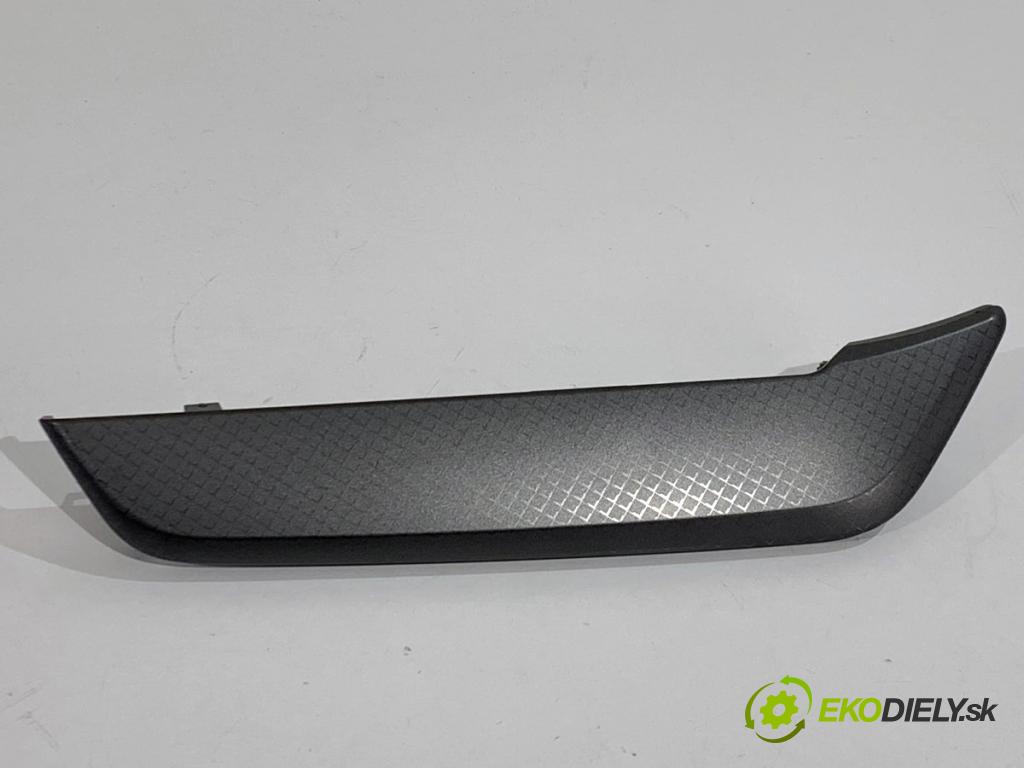 SKODA OCTAVIA IV Kombi 2023 110 kW 2.0 TDI 1968 lišty kryt 5E4853192B (Lišta)