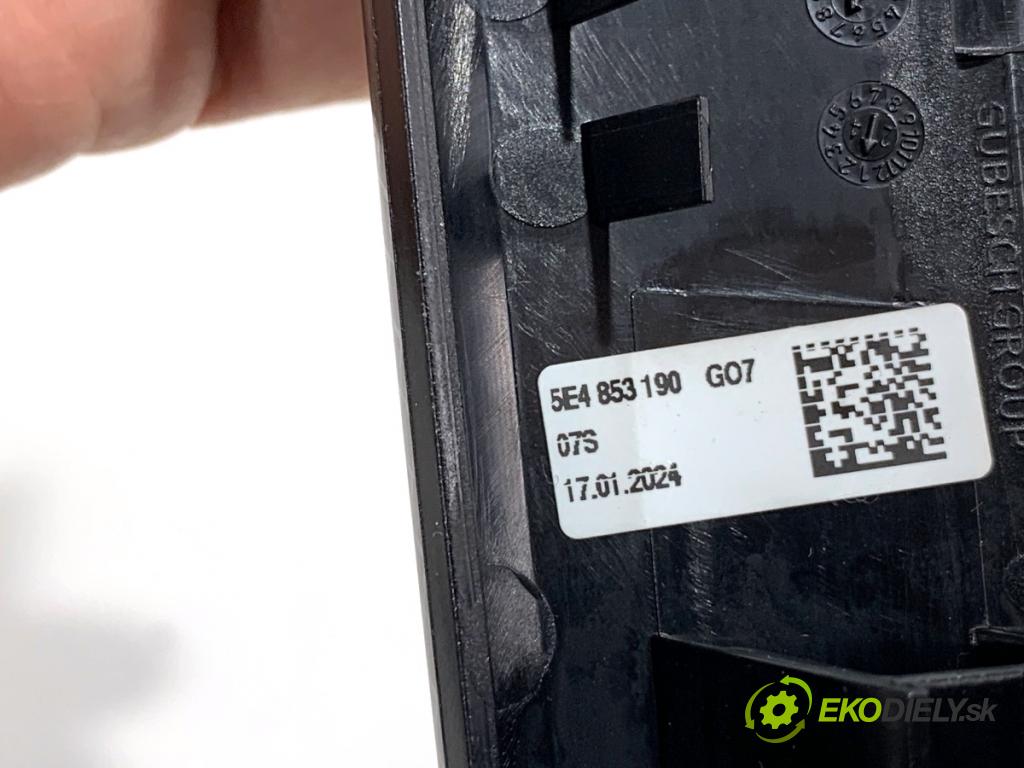 SKODA OCTAVIA IV Kombi 2023 110 kW 2.0 TDI 1968 lišty kryt 5E4853192B (Lišta)