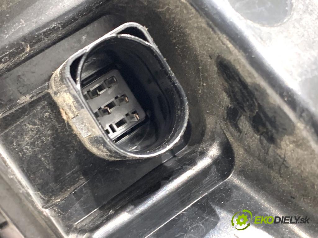 SKODA OCTAVIA IV Kombi 2023 110 kW 2.0 TDI 1968 Svetlo pravy zad 5E3945208A