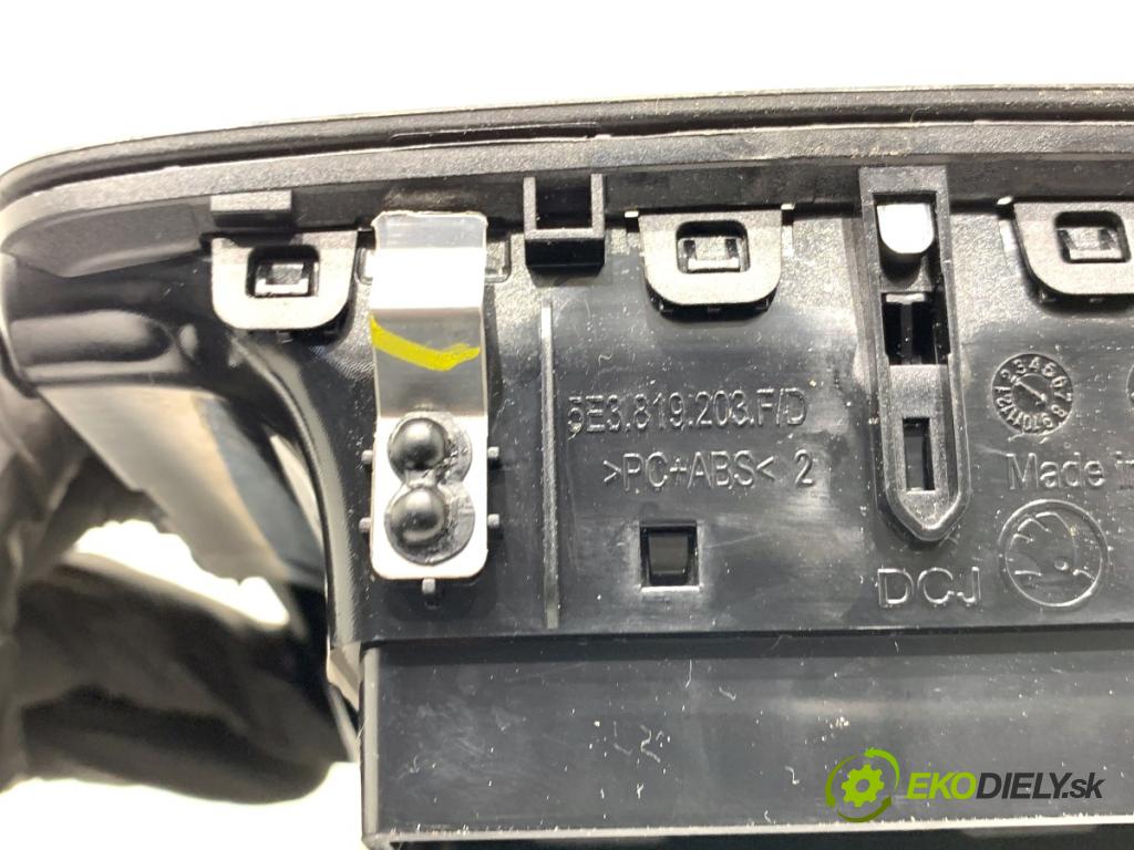 SKODA OCTAVIA IV Kombi 2023 110 kW 2.0 TDI 1968 mří topení zadní část 5E3819203D