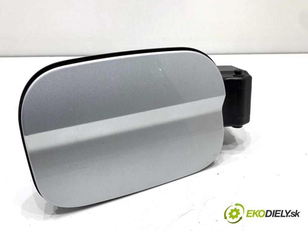 SKODA OCTAVIA IV Kombi 2023 110 kW 2.0 TDI 1968 dvířka nádrže paliva 5E7809702A (Klika dveří ostatní)