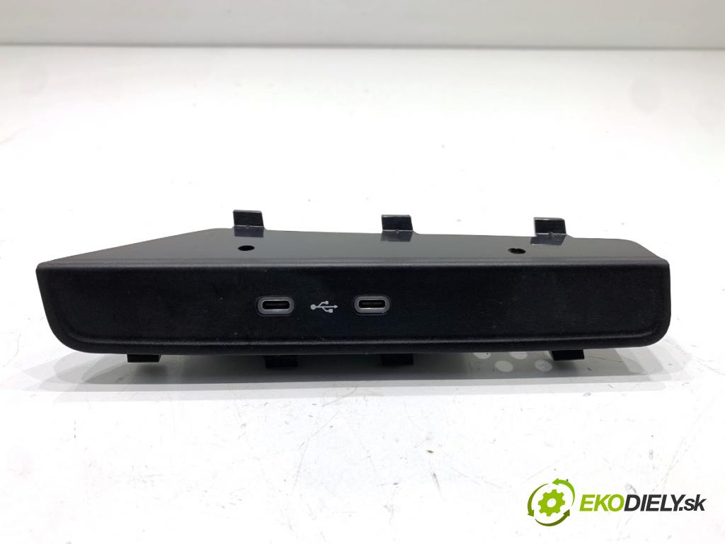 SKODA OCTAVIA IV Kombi 2023 110 kW 2.0 TDI 1968 HNÍZDO: USB 657035736A